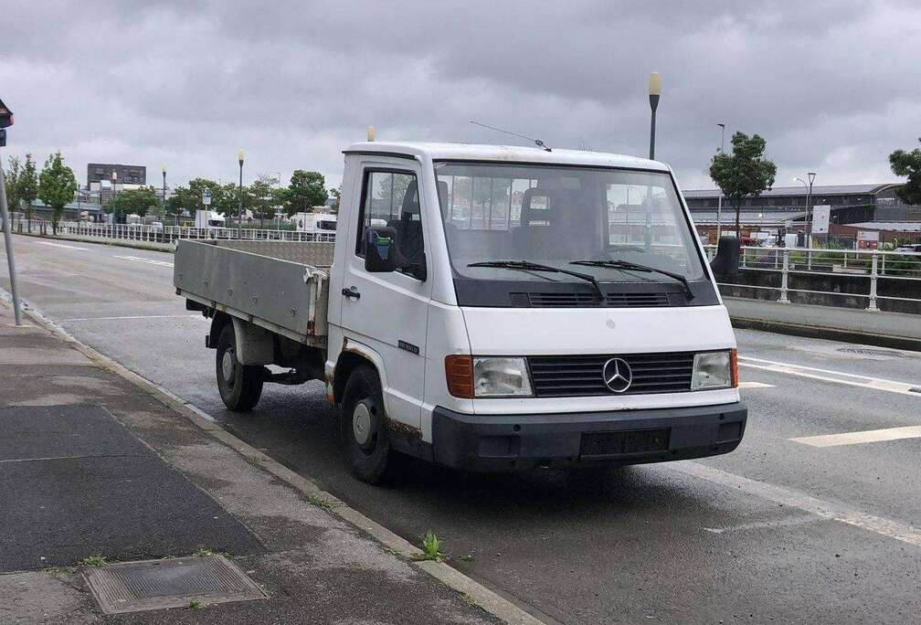 Mercedes-Benz PIC UP