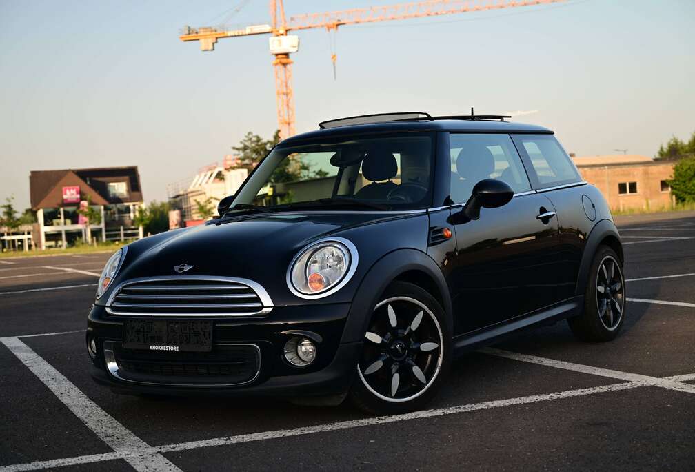MINI R56 LCI / SUNROOF / AIRCO AUT / CHROME PACK / BLUETOOTH / PDC