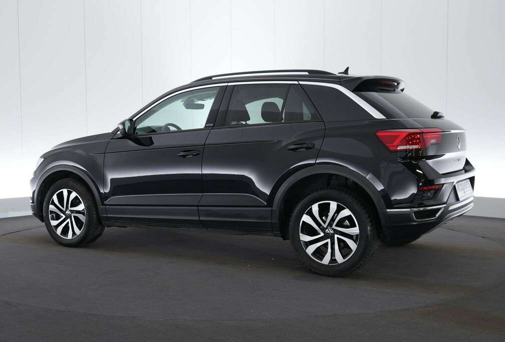 Volkswagen 1.5 TSI DSG Active GPS PDC CAM Carplay BLIS ACC