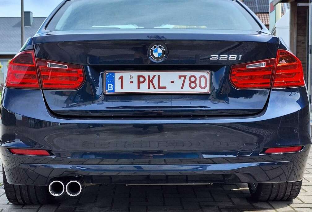 BMW 328i Luxury Line