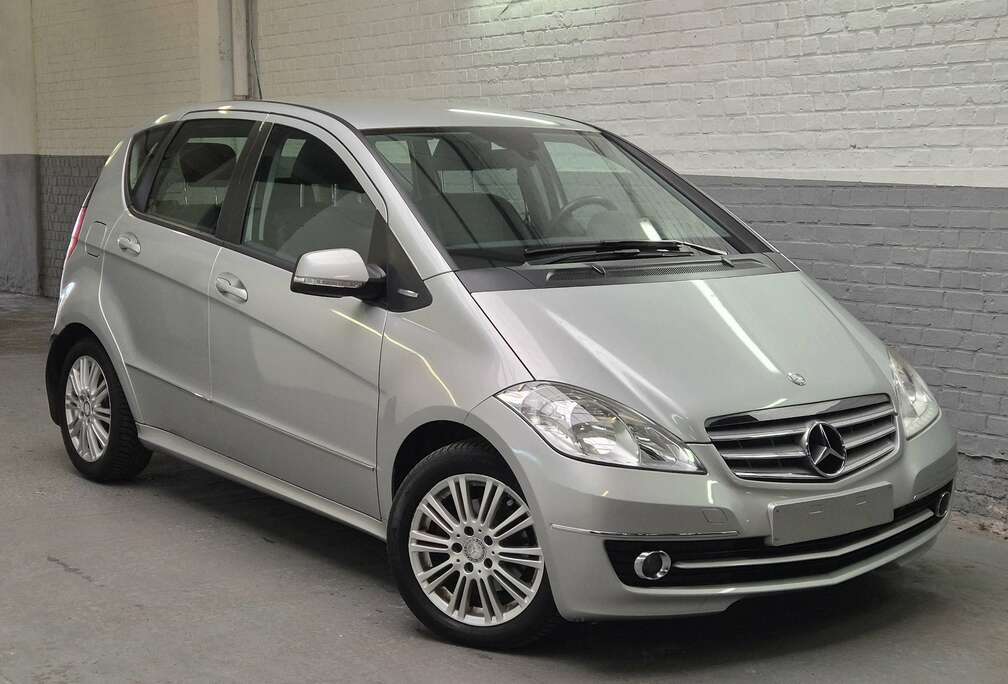Mercedes-Benz A 160 BlueEFFICIENCY Elegance-Euro 5 essence