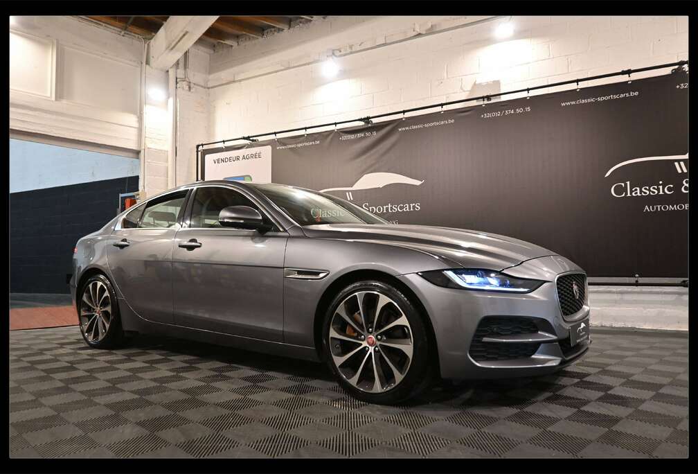 Jaguar XE 2.0 D AWD R-DYNAMIC / CAMERA / LEDS / CARPLAY / CUIR / GPS NAVI / FULL OPTIONS