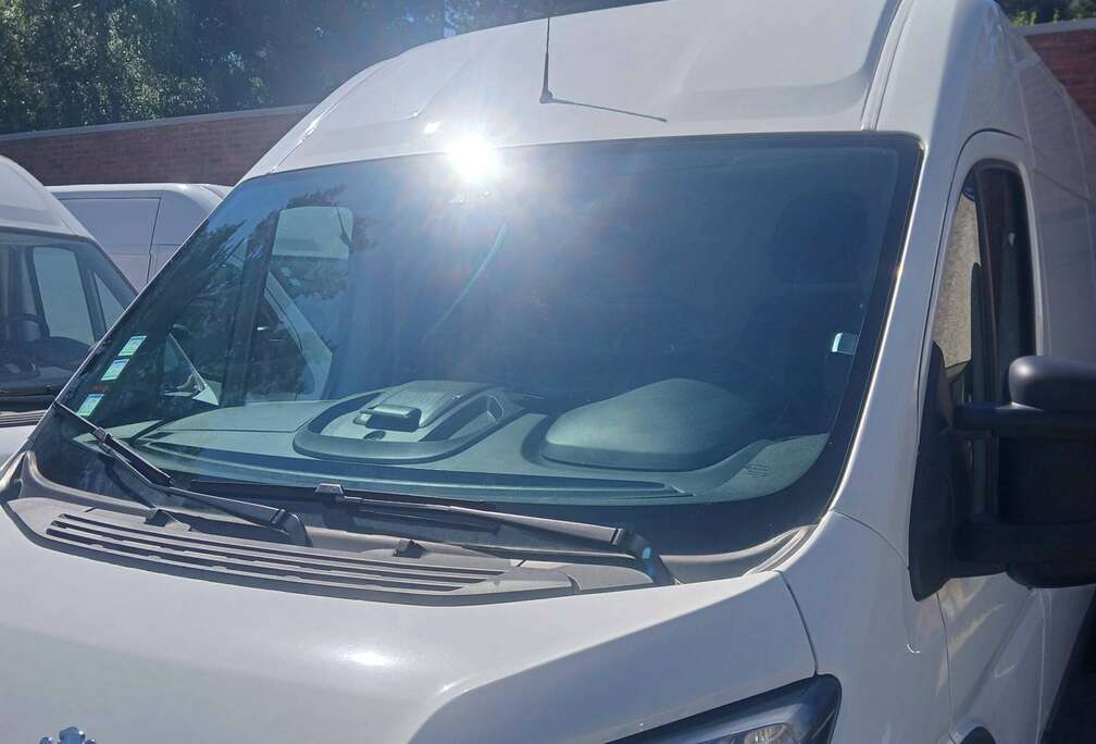 Peugeot L4