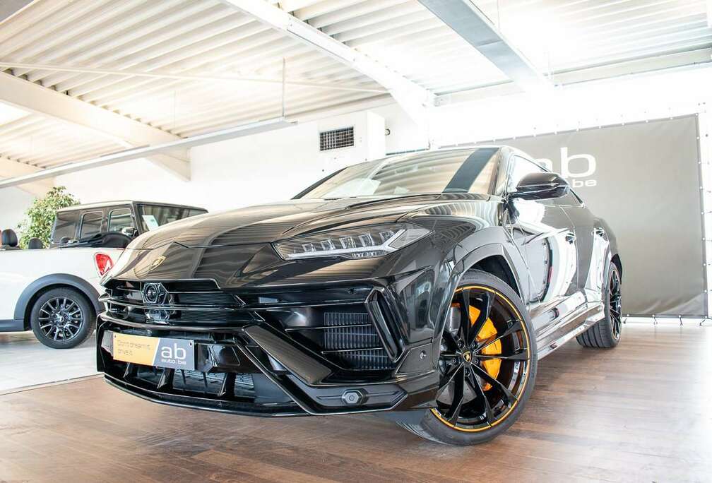 Lamborghini S 4.0 BITURBO V8, LUCHTVR, LAMBO ANIMA, PARKASSIST