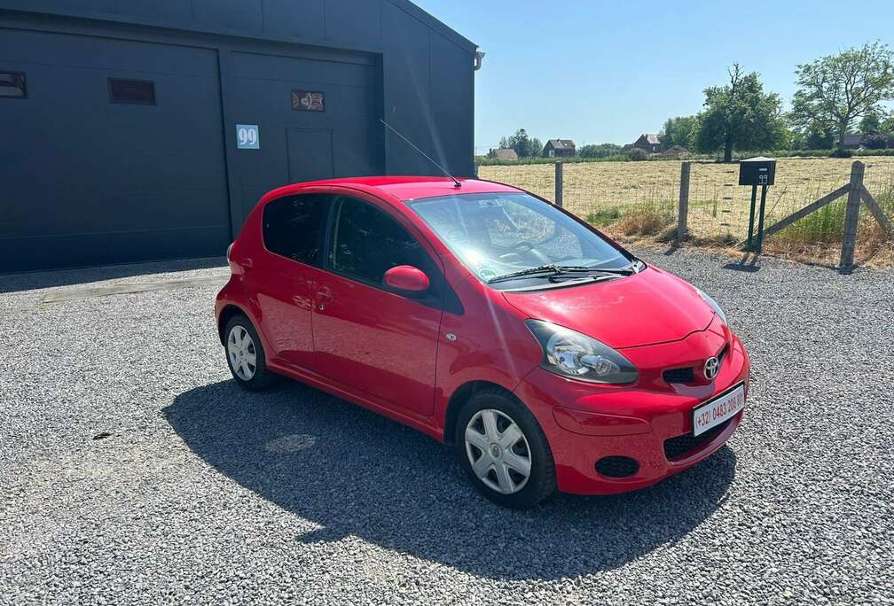 Toyota 1.0 essence AIRCO 2011 Euro 5f GPS TOMTOM 5porte