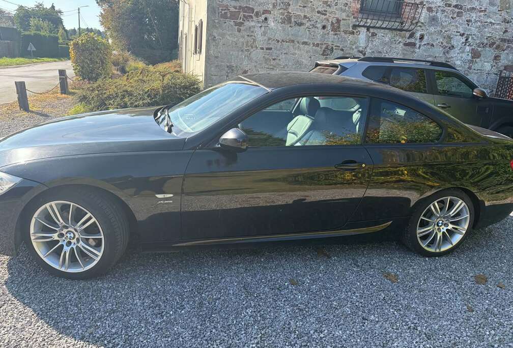 BMW 2 jeux de jantes BMW + 8 pneus récents/neufs
