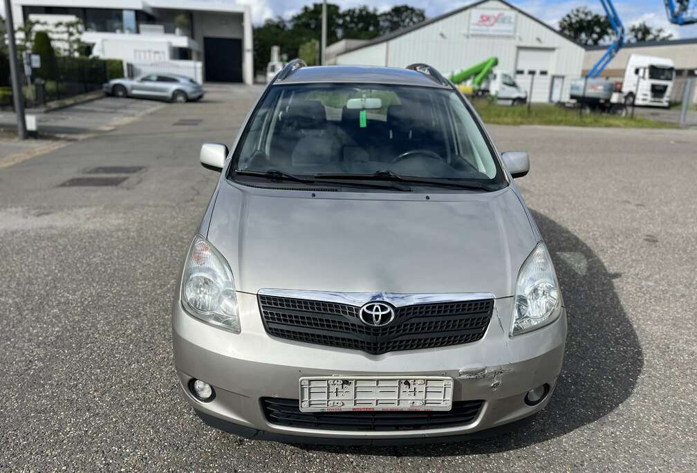 Toyota 135 VVT-i Linea Sol A