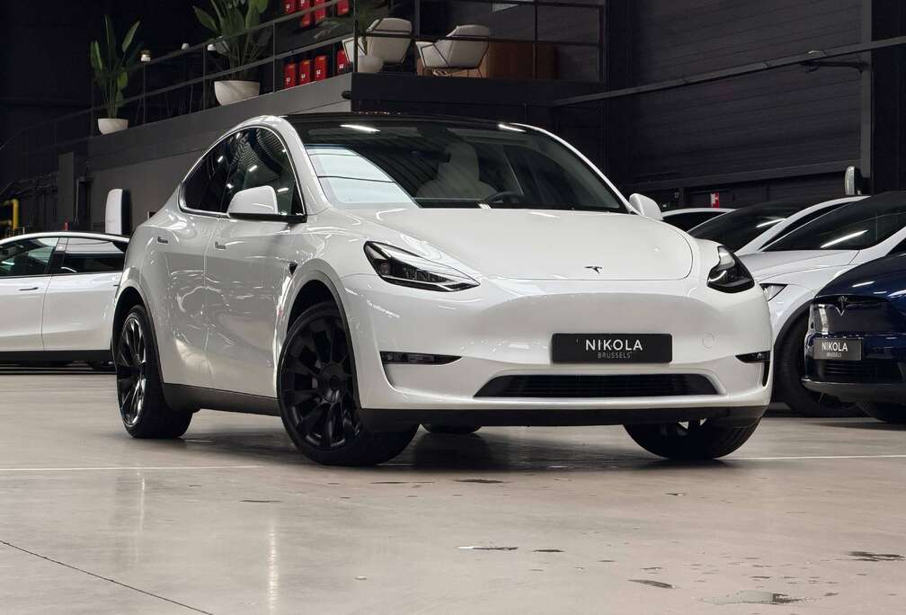 Tesla LONG RANGE - ALL WHEEL DRIVE - ENHANCED AP - 20 INCH WHEELS - WHITE INTERIOR