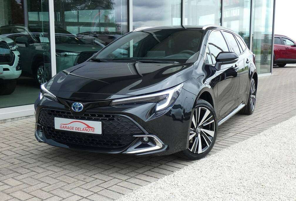 Toyota 1.8 Hybrid 140pk STYLE+WINTER PACK +Stuurwielverwarming +Zetelverwarming +Half leder/Alcantara +Parkeersensoren +Camera
