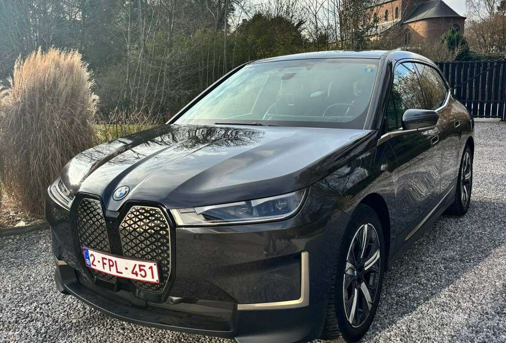 BMW iX 76.6 kWh xDrive40