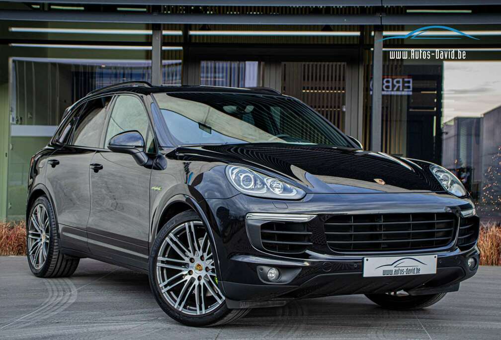 Porsche S E-Hybrid 3.0 V6 Plug-in Sport Chrono / HISTORIEK / APPLE CARPLAY / CAMERA / BOSE / PANO DAK / TREKHAAK 3,5T