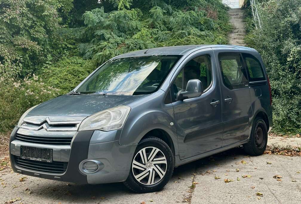 Citroen 1.4i carnet d\'entretien / prêt a immatriculé