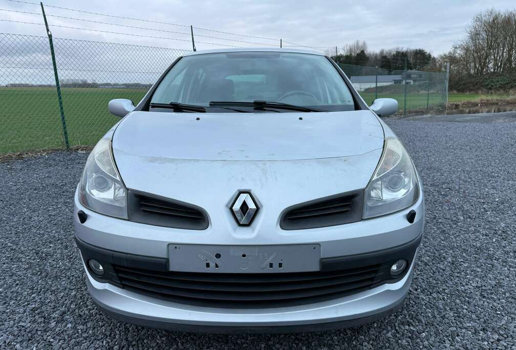 Renault Clio 1.6i 16v Privilège