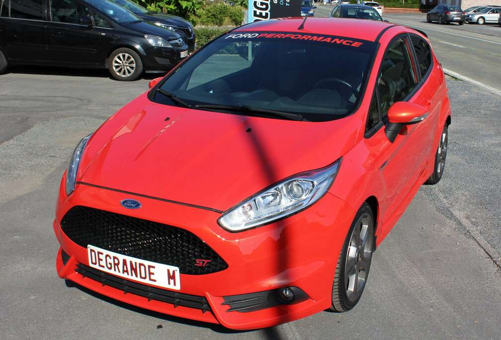 Ford Fiesta ST2 1.6 EcoBoost 182PK in nieuwstaat