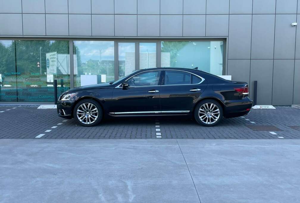 Lexus LS 5.0i V8 E-CVT