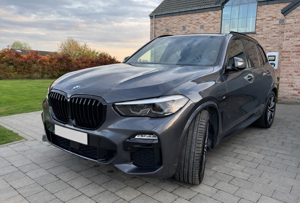 BMW PHEV 3.0AS xDrive45e * M Pack * TO * Sièges M * Attelage électrique *