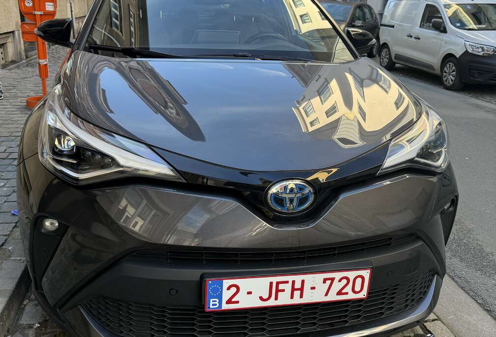 Toyota Hybrid PHEV 2.0 Dynamic Plus Bi-Tone E-CVT (164 kW)