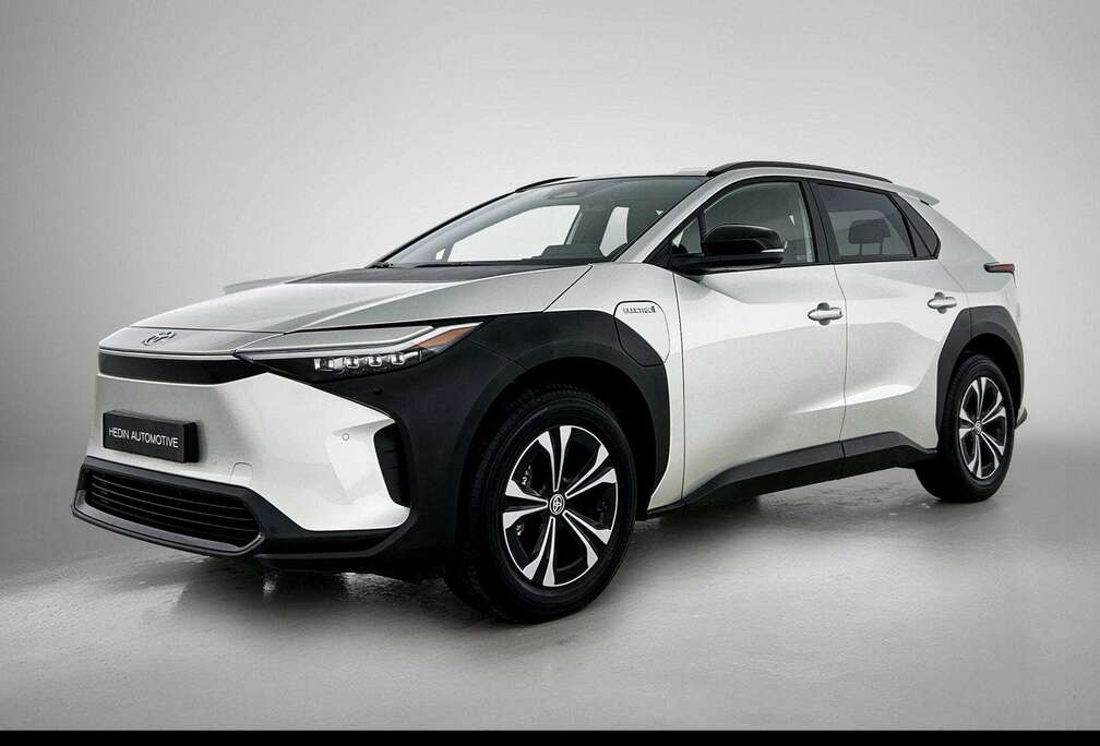 Toyota 71.4 kWh 2WD Dynamic Business