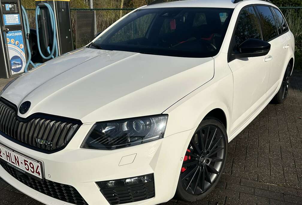 Skoda Combi 2.0 TDI (Green tec) DSG RS