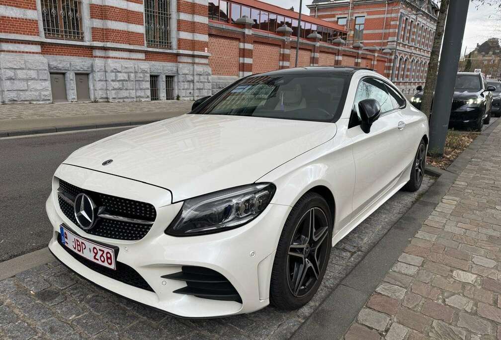 Mercedes-Benz Coupé Amg Line Configuration Blanc Sur Blanc