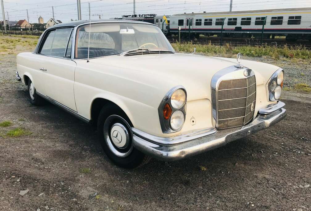 Mercedes-Benz w111 220SE