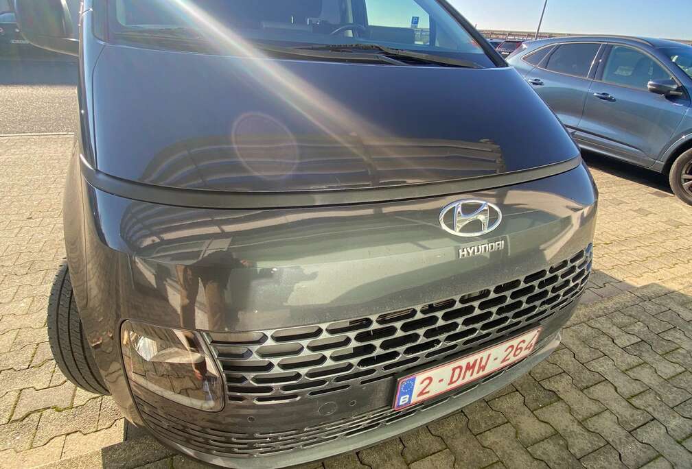 Hyundai STARIA 2.2 CRDi Signature