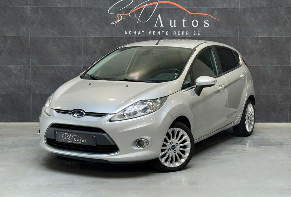 Ford 1.25i* TITANIUM * 1ER MAIN * CARNET * JANTES * AIRCO