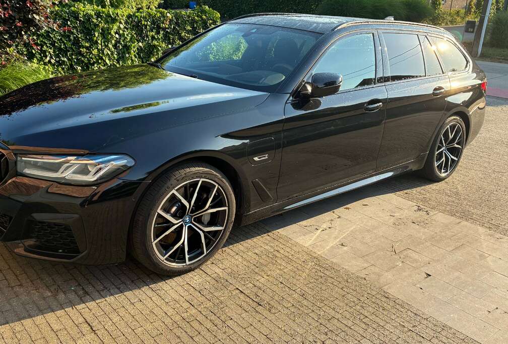 BMW Touring 530e Touring, Xdrive, Mpakket, TH, open dak