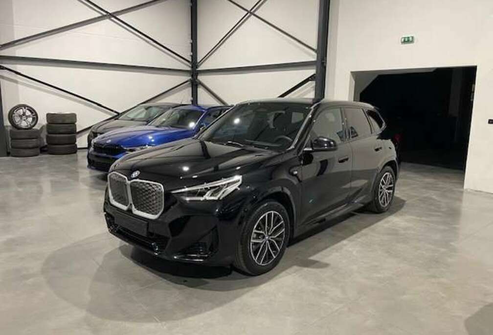 BMW iX1 eDrive20 M-Pack met Garantie