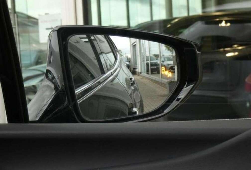 Lexus (E-FOUR) F SPORT