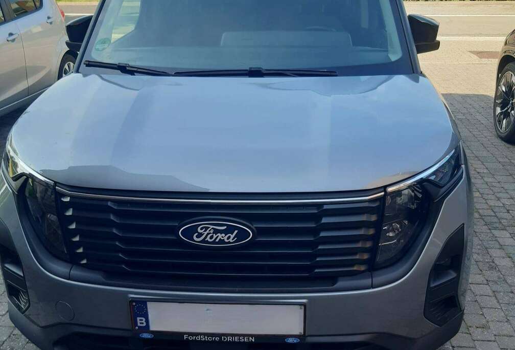 Ford Tourneo Courier 1.0 EcoBoost Titanium