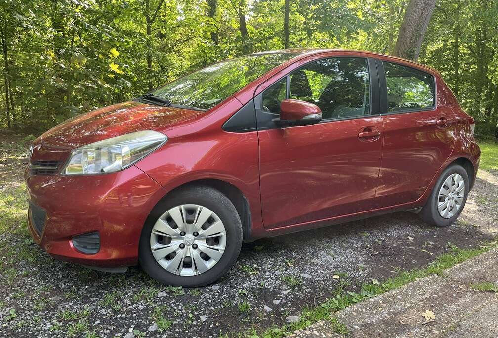 Toyota Yaris 1.33i VVT-5 deurs - Auto Airco + Camera + Nav + groot scherm