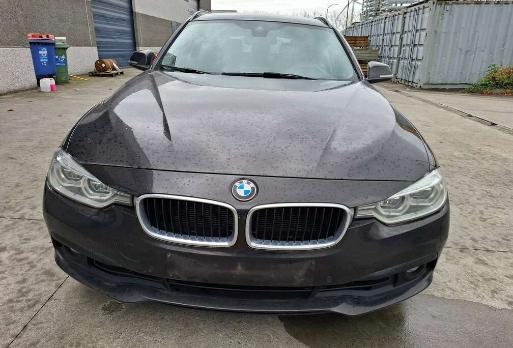 BMW 318i Touring Aut. Sport Line