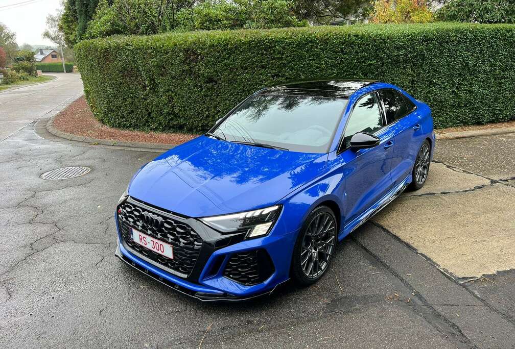 Audi RS3 SEDAN PERFORMANCE 1/300