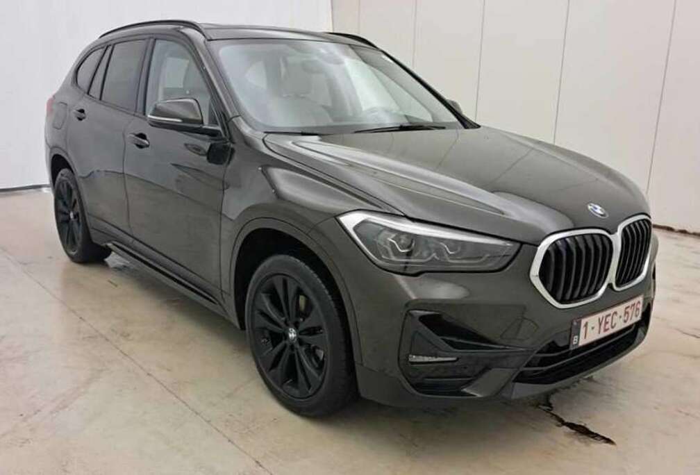 BMW 2.0 d sDrive18 Sportline / Pano / Leder / Navi /