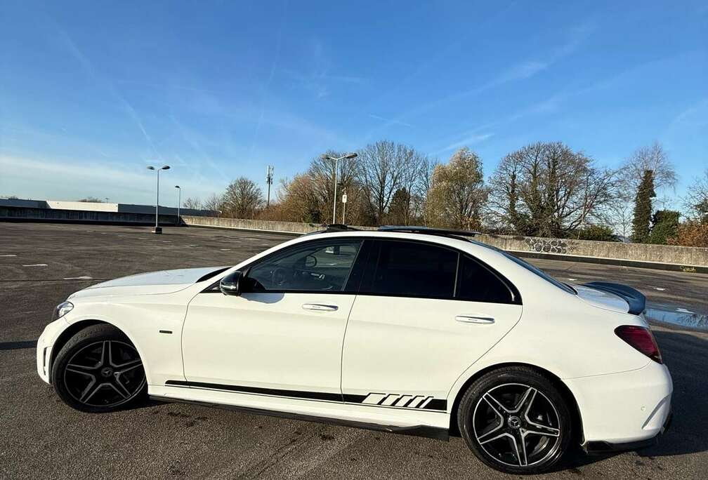 Mercedes-Benz C300e  320hp 9G-TRONICAMG PACK LEDER360CAMERA