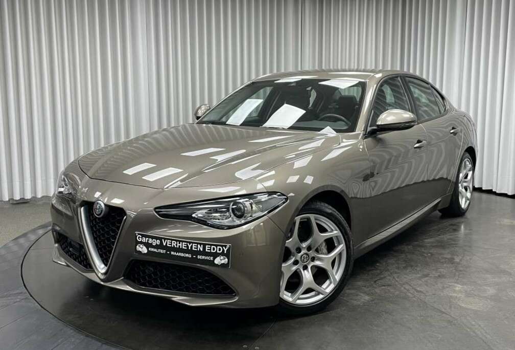 Alfa Romeo 2.2 JTD / Aut / ACC / Xenon / DAB / Camera ...