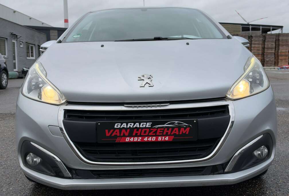 Peugeot PEUGEOT 208 STYLE 1.2 BENZINE – NAVIGATIE – CRUISE CONTROL – DISTRIBUTIERIEM VERVANGEN GARANTIE