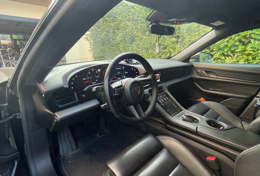 Porsche Taycan 4 Cross Turismo