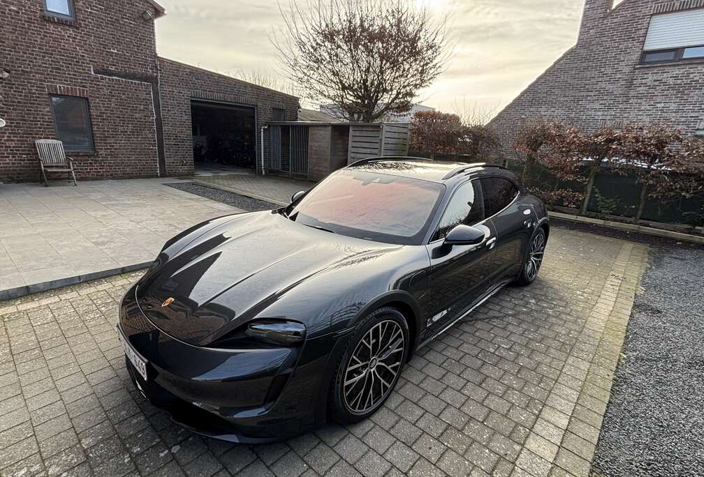 Porsche Cross Turismo 4