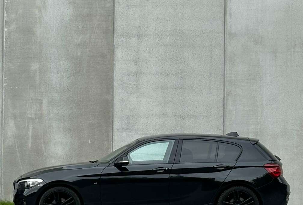 BMW 116i M Sport - all black - alcantara