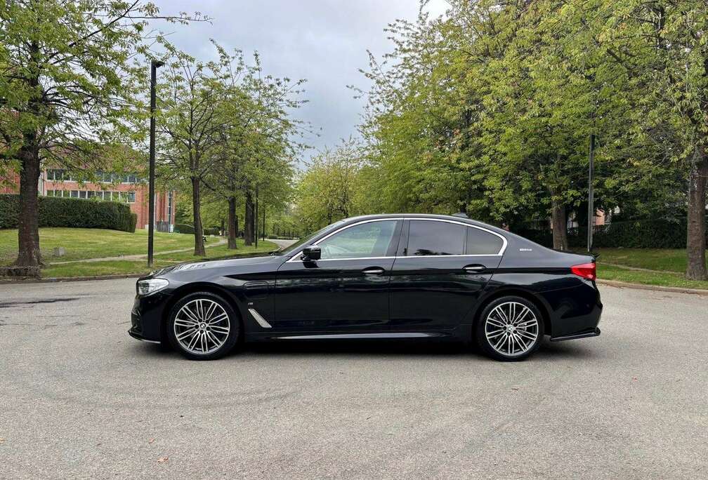 BMW 530eA PHEV Performance Pack-M ** Led - Camera - Navi - CarPlay **