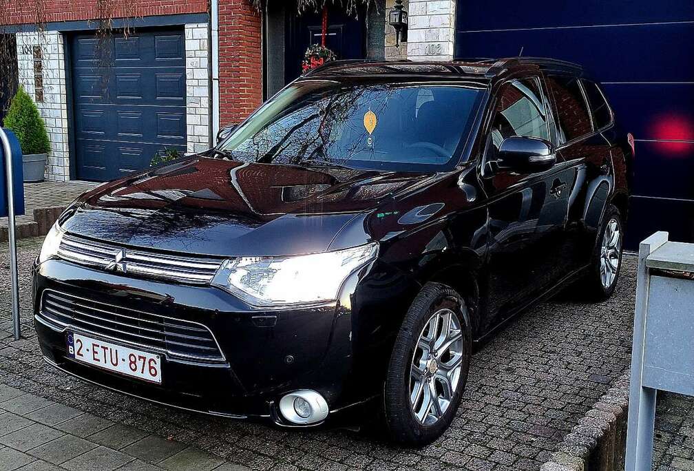 Mitsubishi 2.0 4WD Plug-In Hybrid Plus