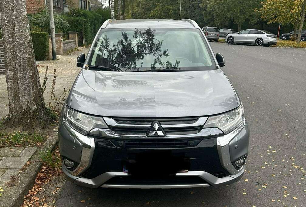 Mitsubishi Outlander 2.0 4WD Plug-In Hybrid Plus