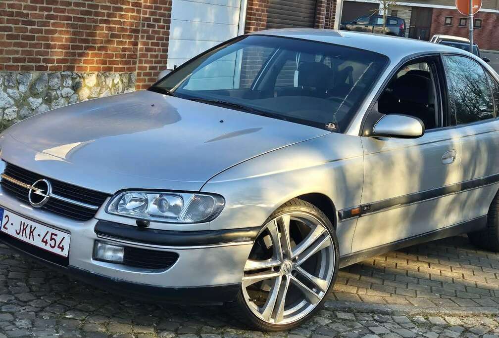 Opel 2.0 16V Edition 100