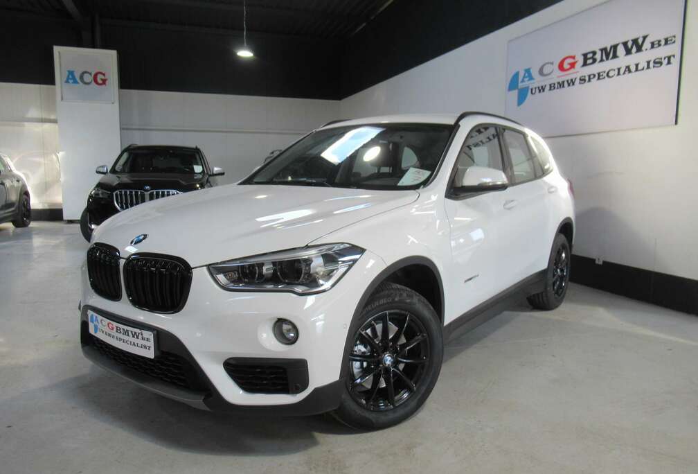 BMW Automaat 18D LED Navigatie Carplay PDC Black / White Zetelverwarming