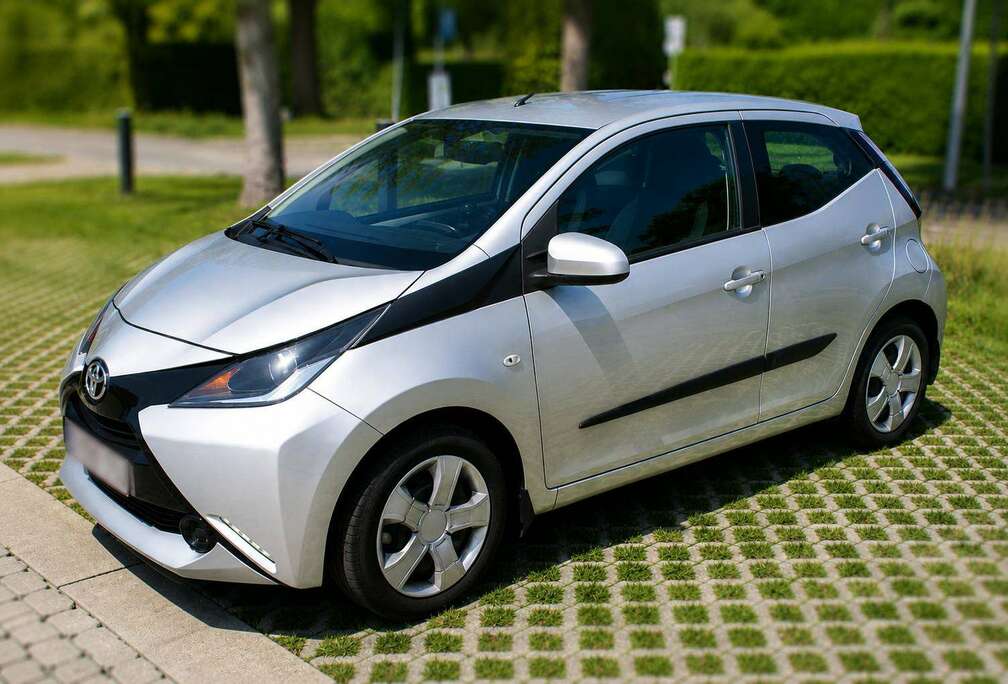 Toyota Aygo 1.0i VVT-i x-play   5 Deuren  67.700 km