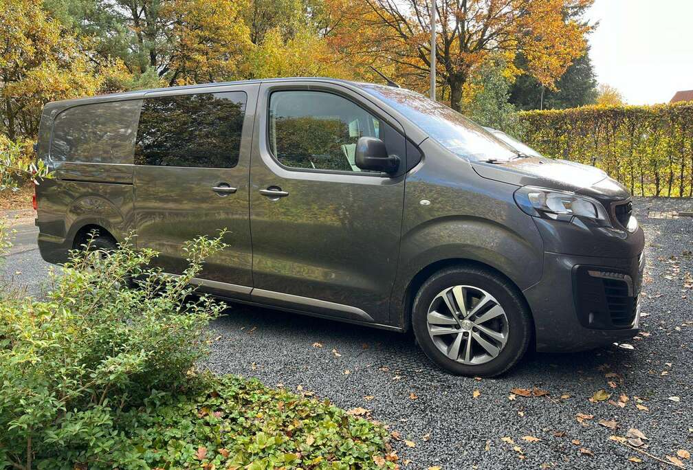 Peugeot Peugeot Expert 2.0 BlueHDi dubbele cabine in grijs metallic