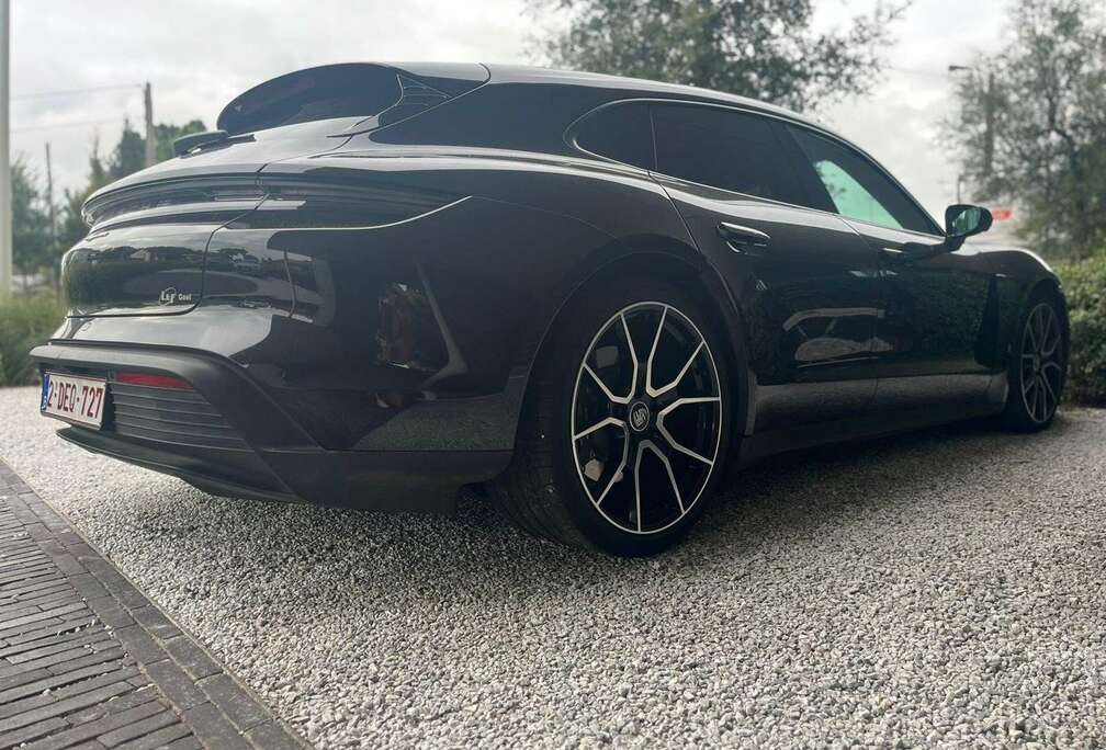 Porsche Taycan 4 Cross Turismo