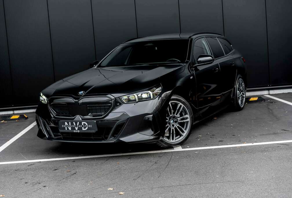 BMW M-sport  Headup  Camera  Trekhaak  H. Kardon